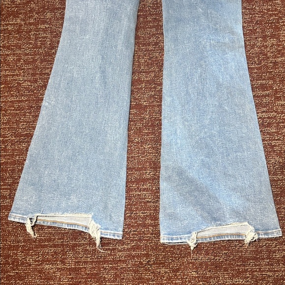American Eagle Super high rise flare light wash distressed jeans Womens 00 - Picture 6 of 12